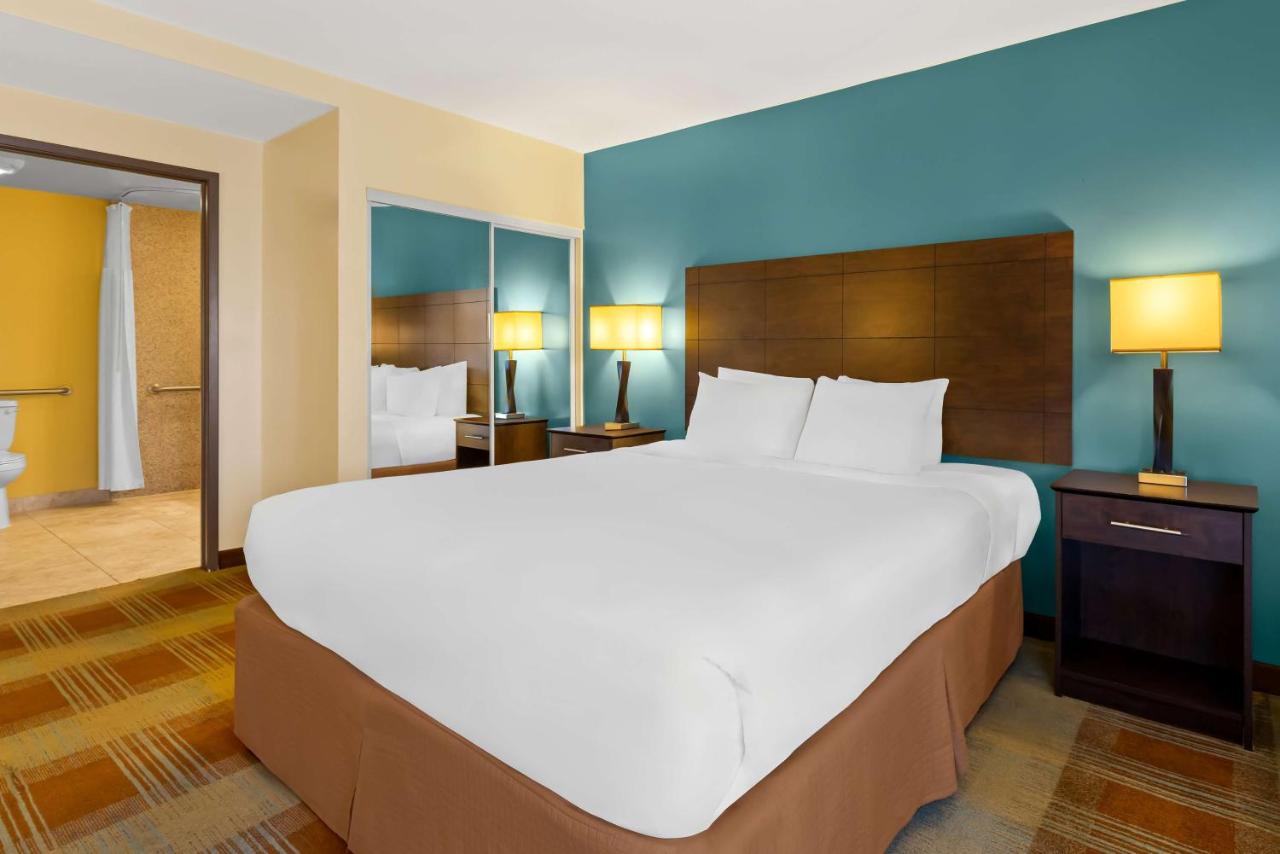 King Room - Disability Access at Best Western Date Tree Hotel