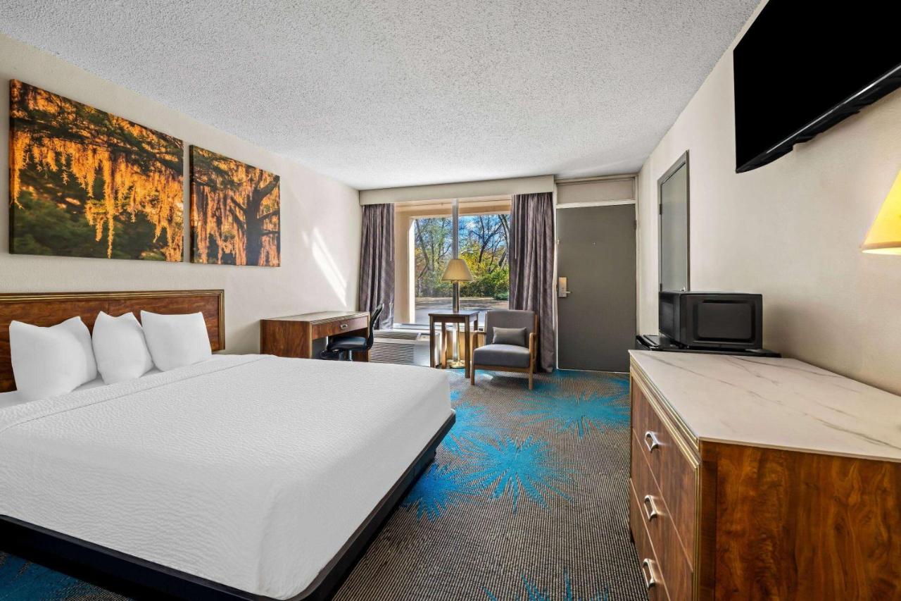 Economy Double Room - Non-Smoking at Days Inn by Wyndham Dubuque