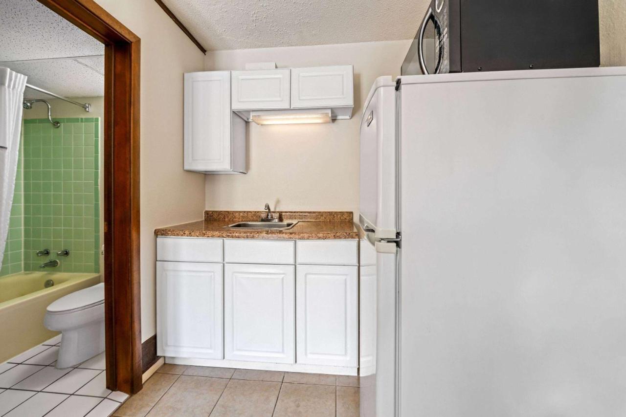 Double Suite at Days Inn by Wyndham Dubuque