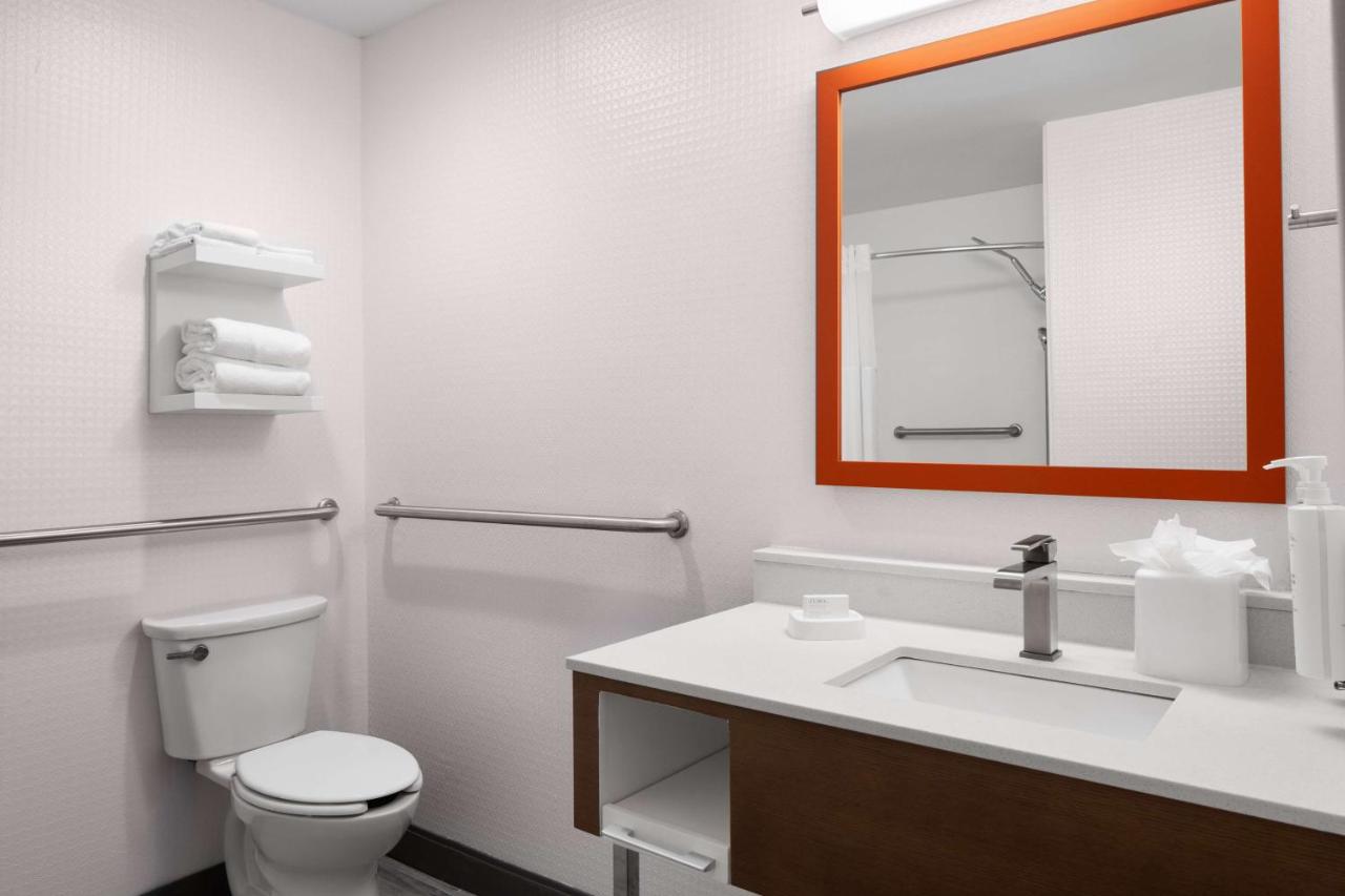 Double Room - Disability Access with Tub/Non-Smoking at Hampton Inn Norfolk/Virginia Beach