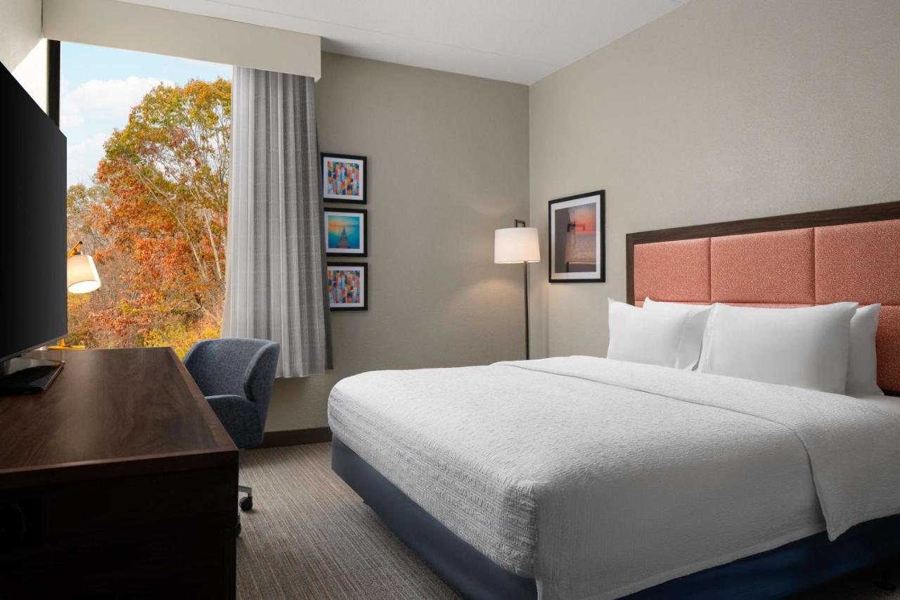 Double Room - Disability Access with Tub/Non-Smoking at Hampton Inn Norfolk/Virginia Beach