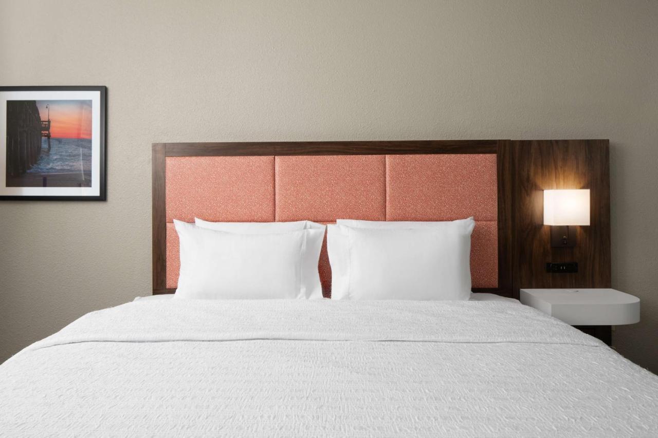 Double Room - Disability Access with Tub/Non-Smoking at Hampton Inn Norfolk/Virginia Beach