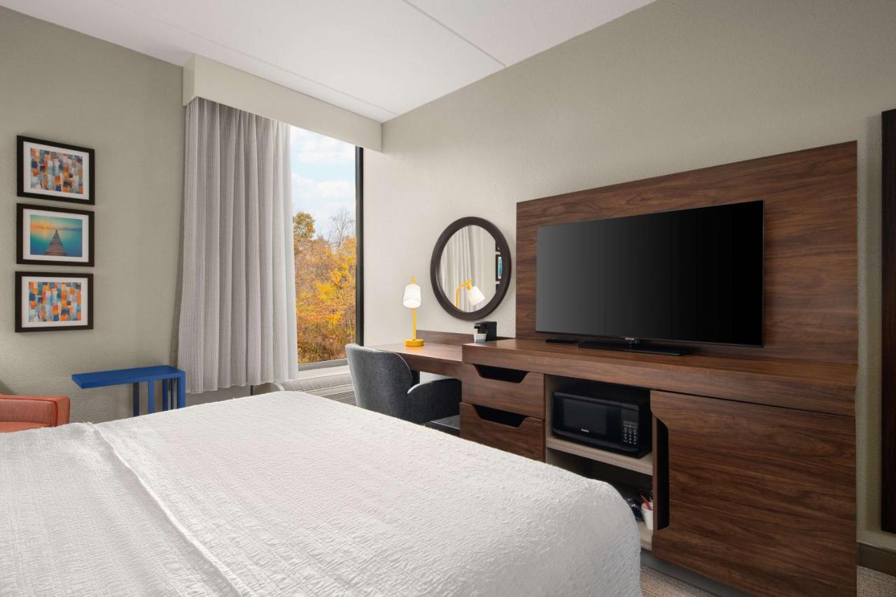 Double Room - Disability Access with Tub/Non-Smoking at Hampton Inn Norfolk/Virginia Beach