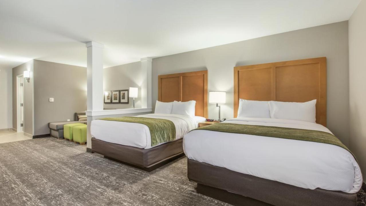 Queen Suite with Two Queen Bed - Non-Smoking at Comfort Inn