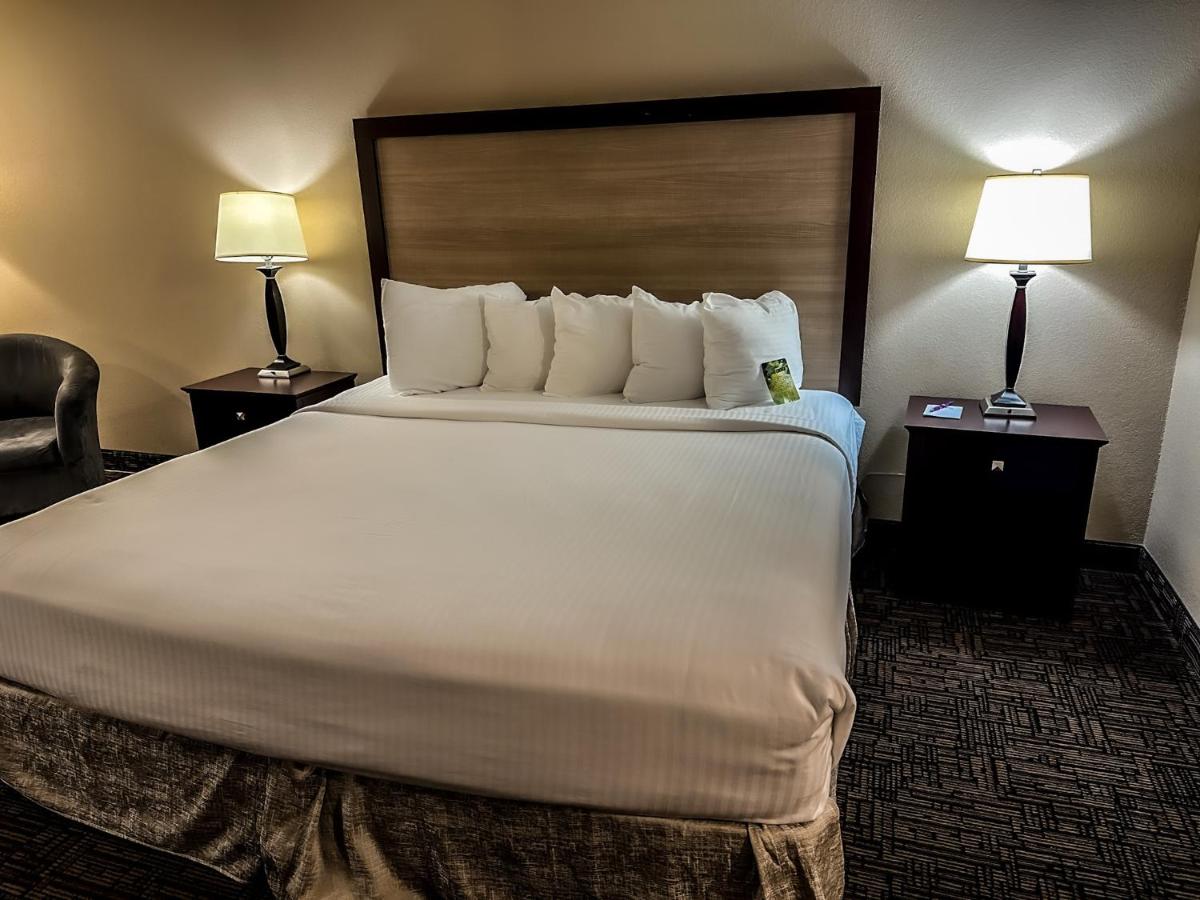 Superior King Room at Heritage Inn