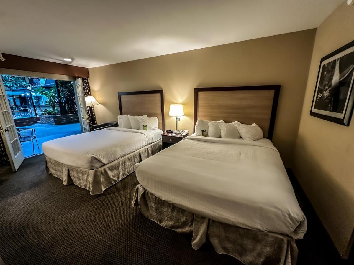 Executive Queen Room with Two Queen Beds at Heritage Inn