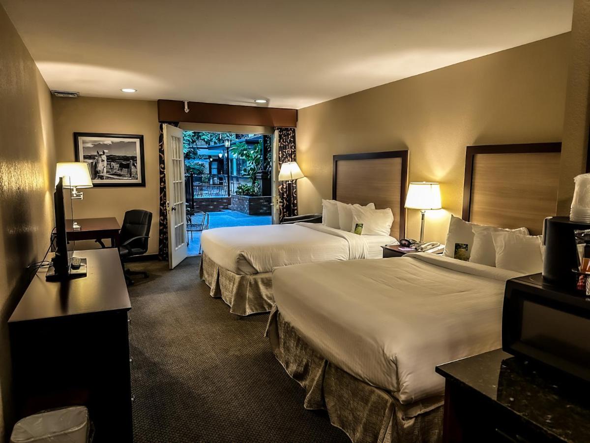 Executive Queen Room with Two Queen Beds at Heritage Inn