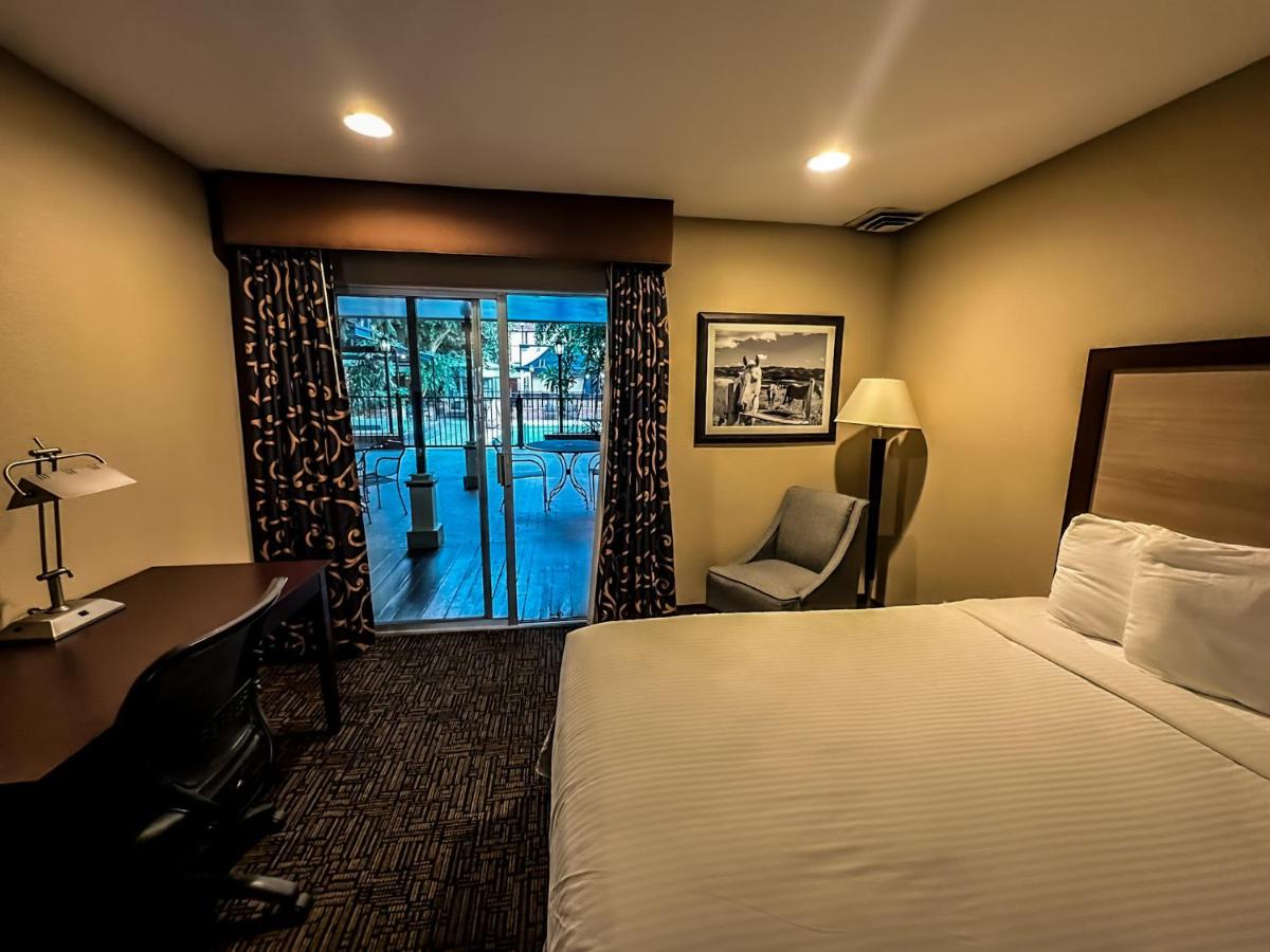 Executive Queen Room with Two Queen Beds at Heritage Inn