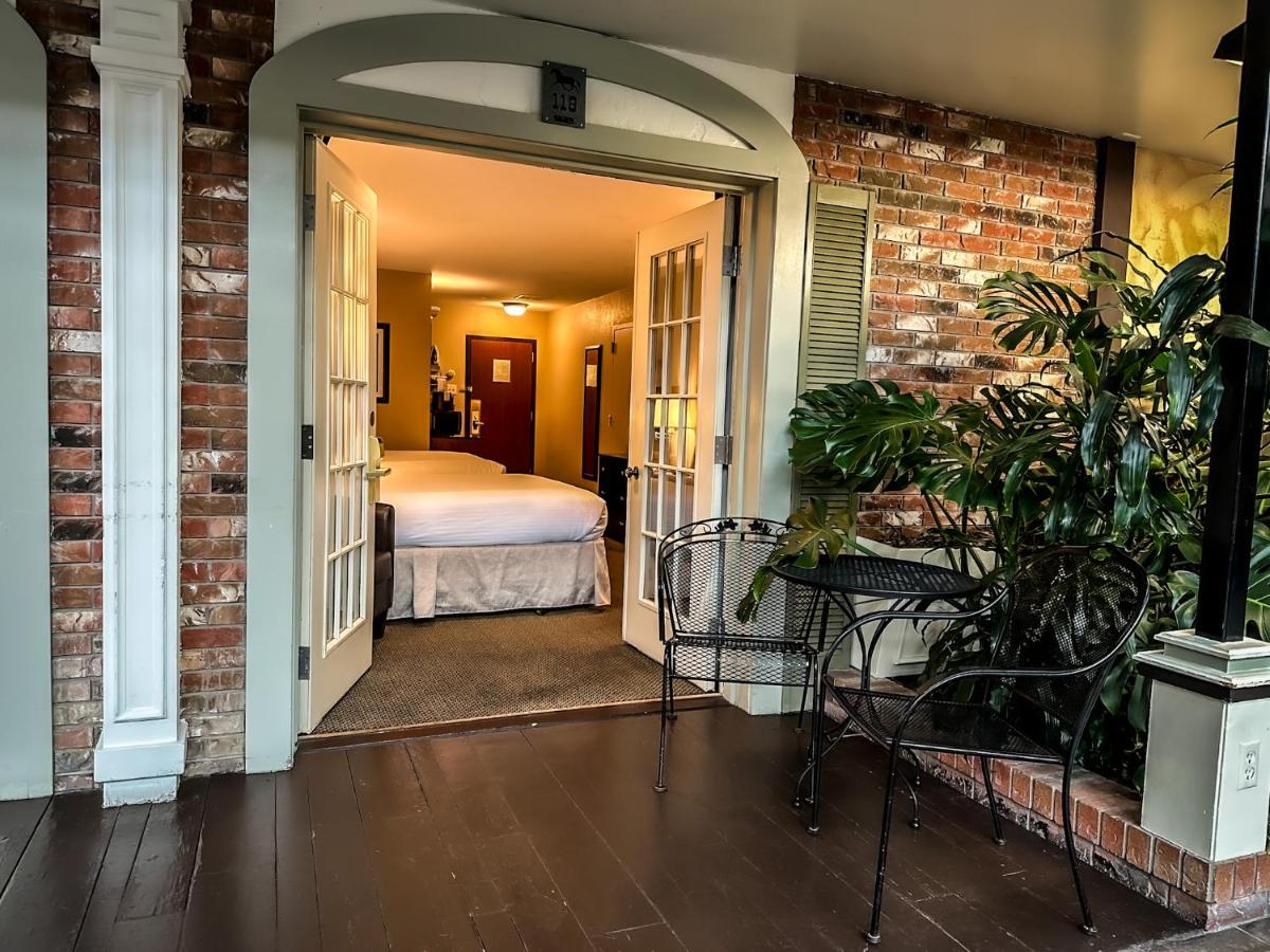 Executive Queen Room with Two Queen Beds at Heritage Inn