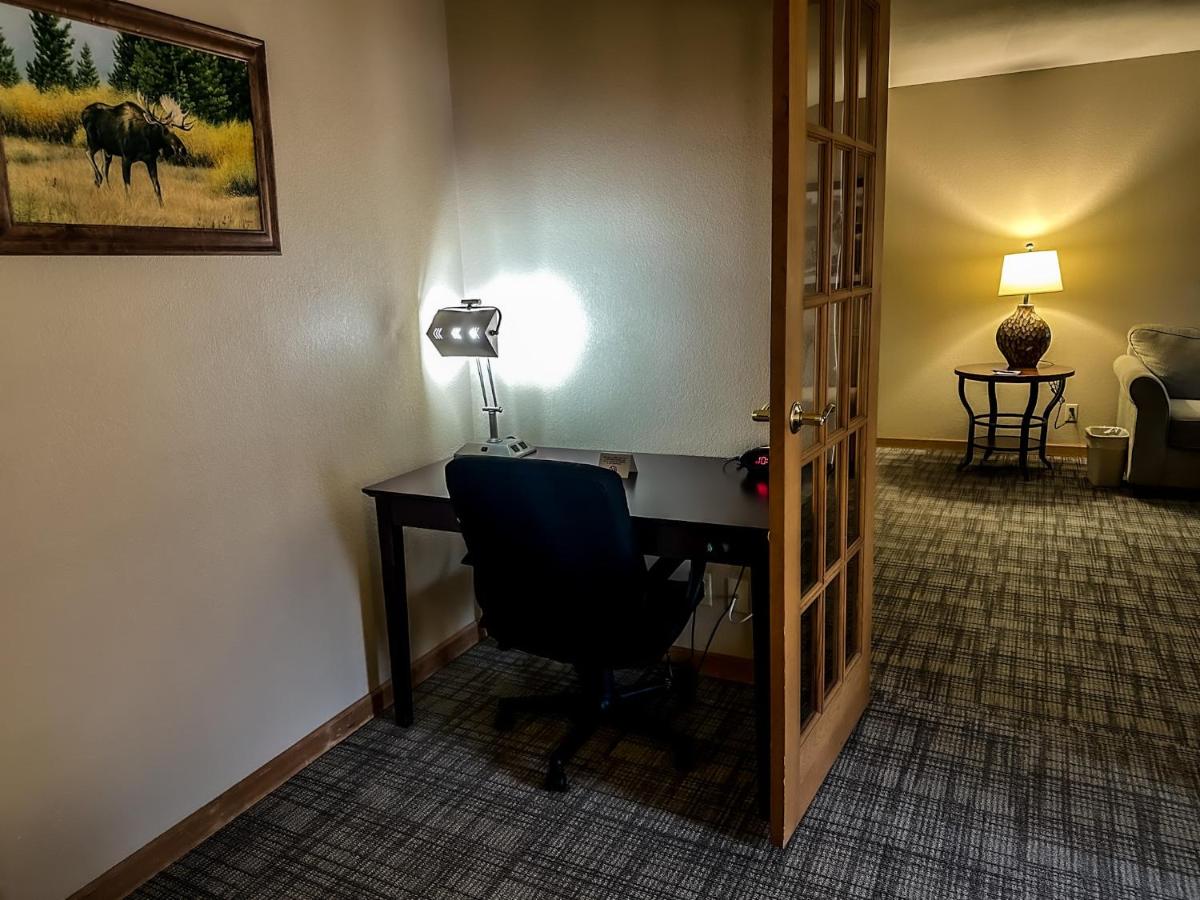 Superior King Suite at Heritage Inn