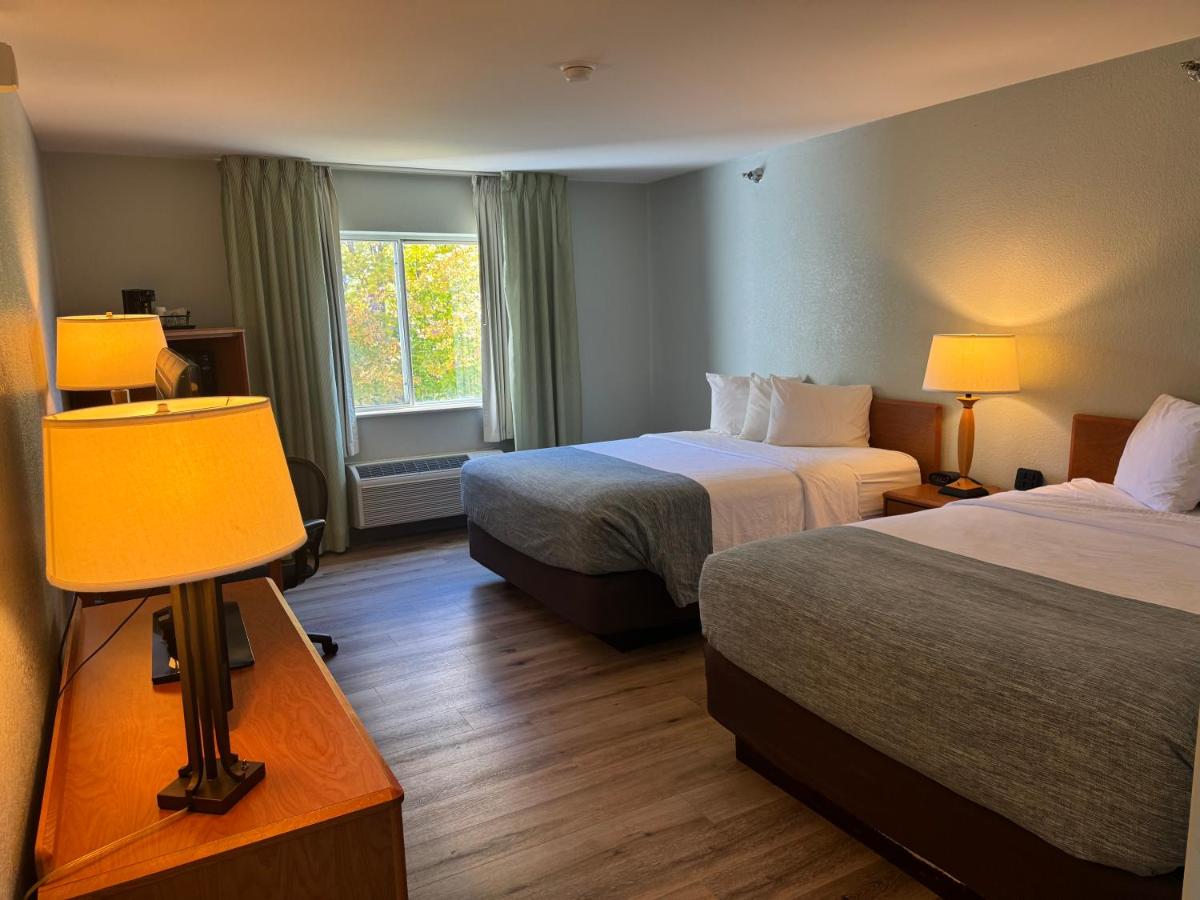 Queen Room with Two Queen Beds - Non-Smoking at Wingate by Wyndham Sioux City