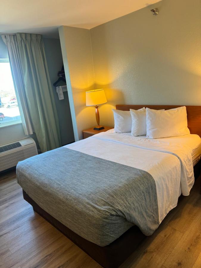 Queen Room - Non-Smoking at Wingate by Wyndham Sioux City