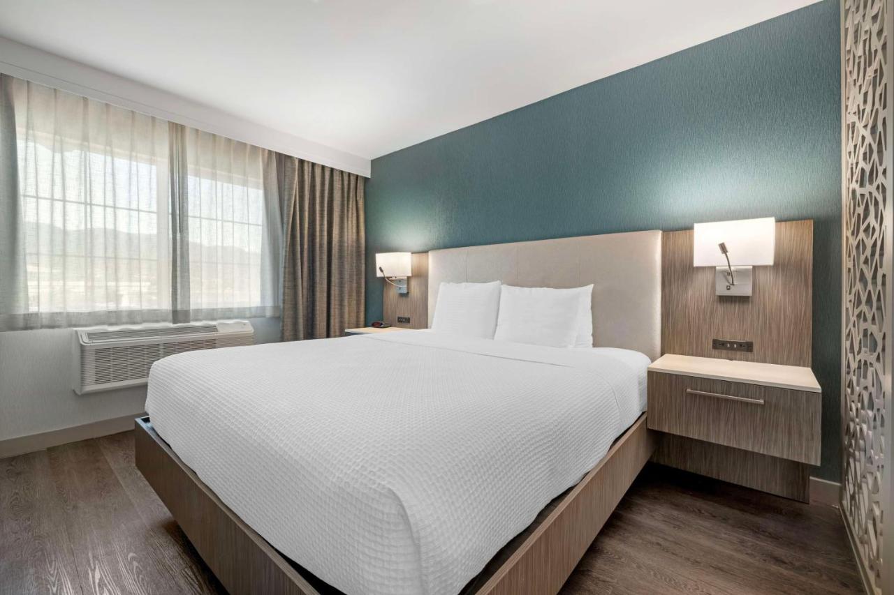  | Best Western Plus Temecula Wine Country Hotel &Suites