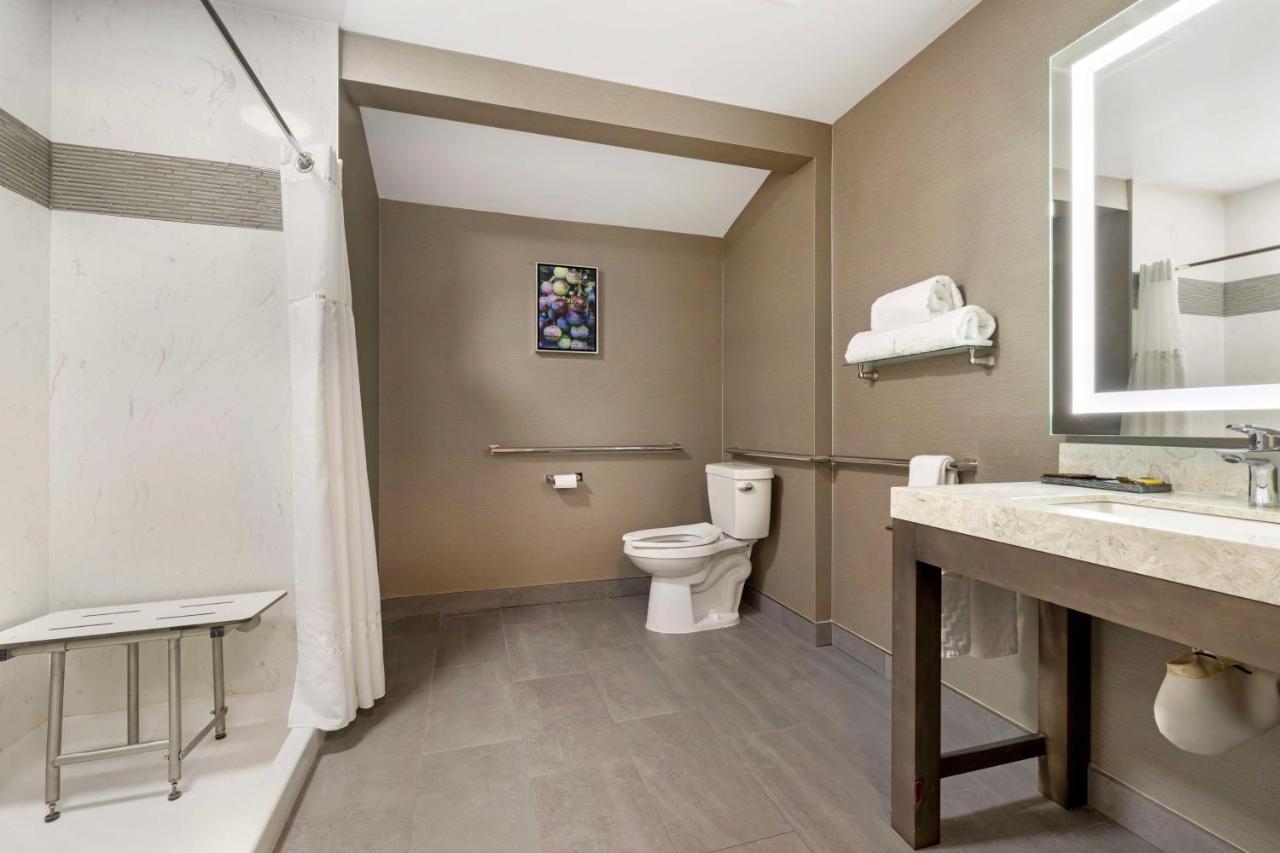 | Best Western Plus Temecula Wine Country Hotel &Suites