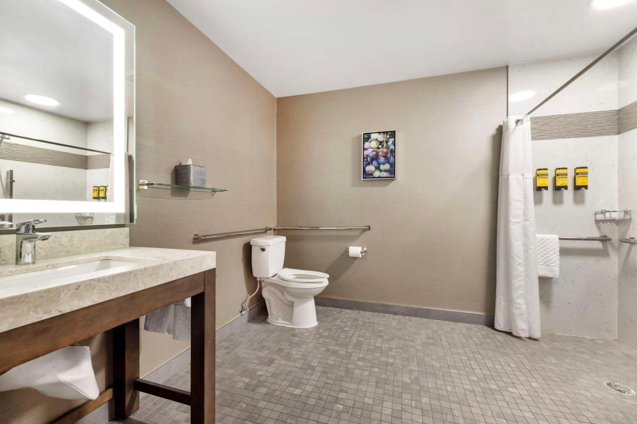  | Best Western Plus Temecula Wine Country Hotel &Suites