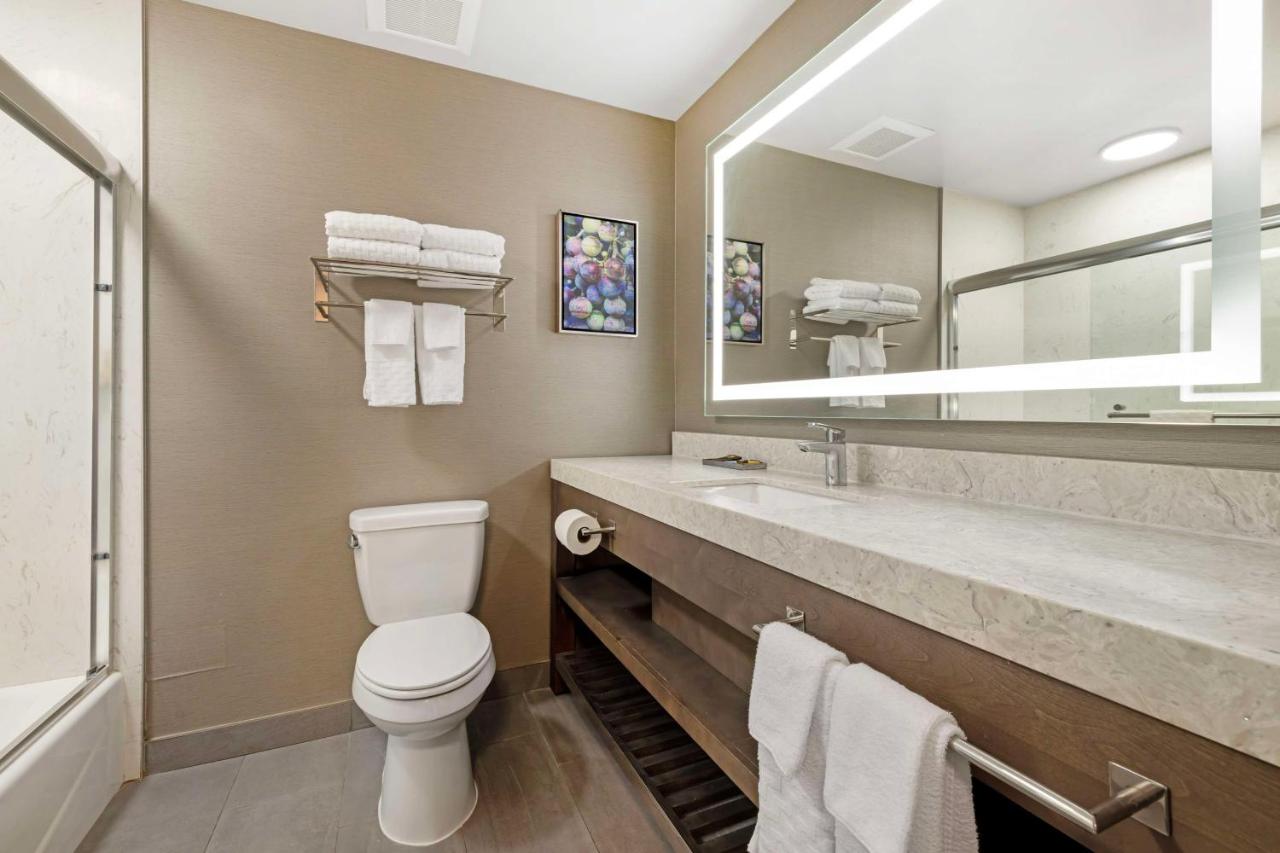  | Best Western Plus Temecula Wine Country Hotel &Suites
