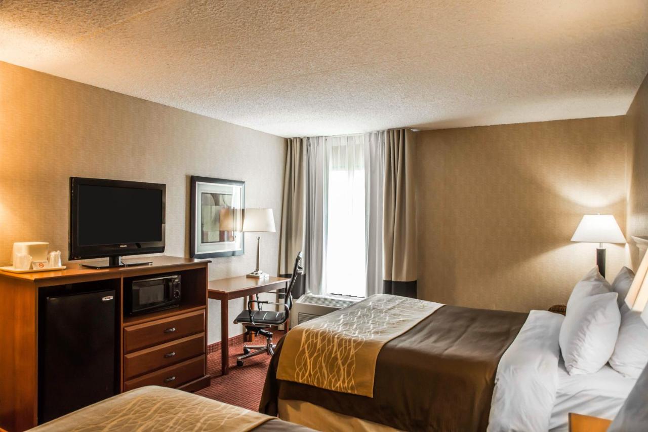 Queen Room with Two Queen Beds - Non-Smoking at Quality Inn Springboro West