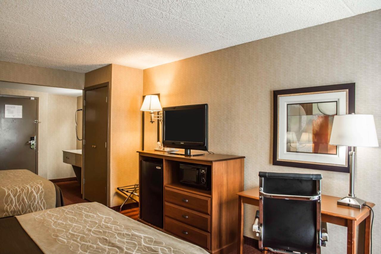 Queen Room with Two Queen Beds - Non-Smoking at Quality Inn Springboro West