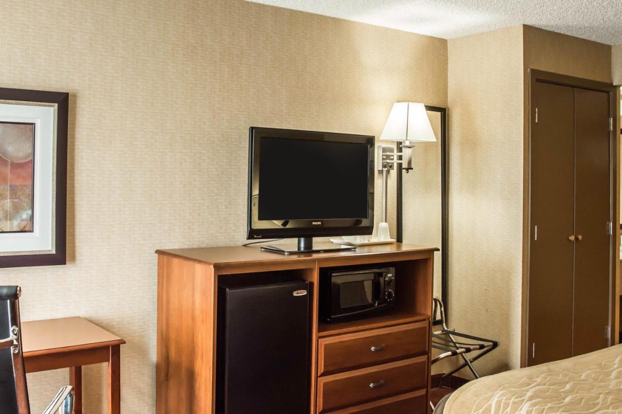 King Room - Non-Smoking at Quality Inn Springboro West