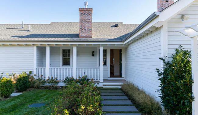 | Canoe Place Inn & Cottages