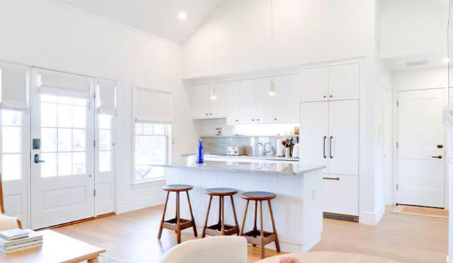| Canoe Place Inn & Cottages
