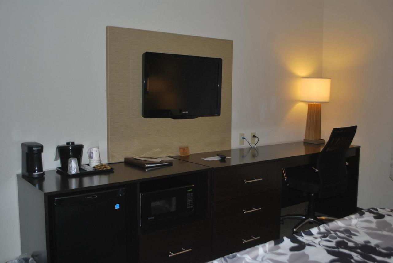 | Sleep Inn & Suites Clintwood