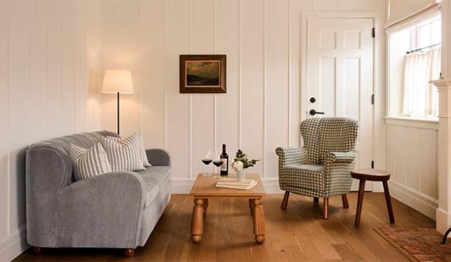 | Canoe Place Inn & Cottages