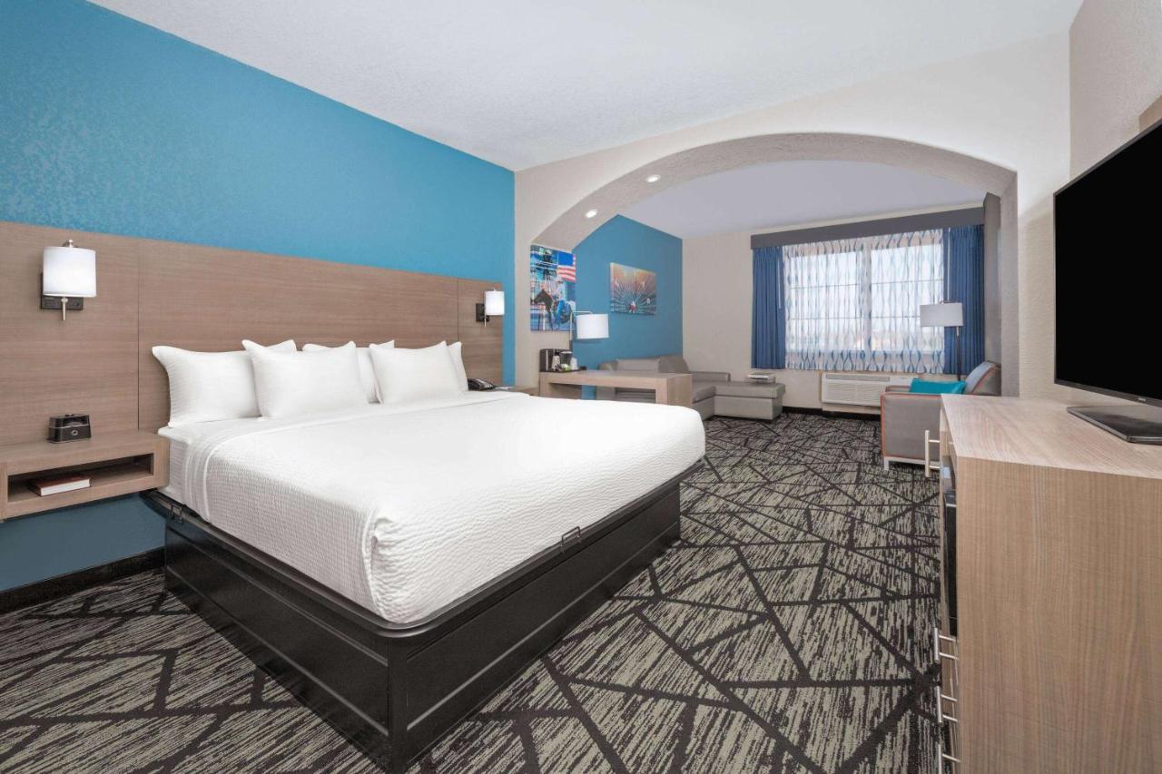 Superior King Room at La Quinta Inn & Suites by Wyndham Alvarado