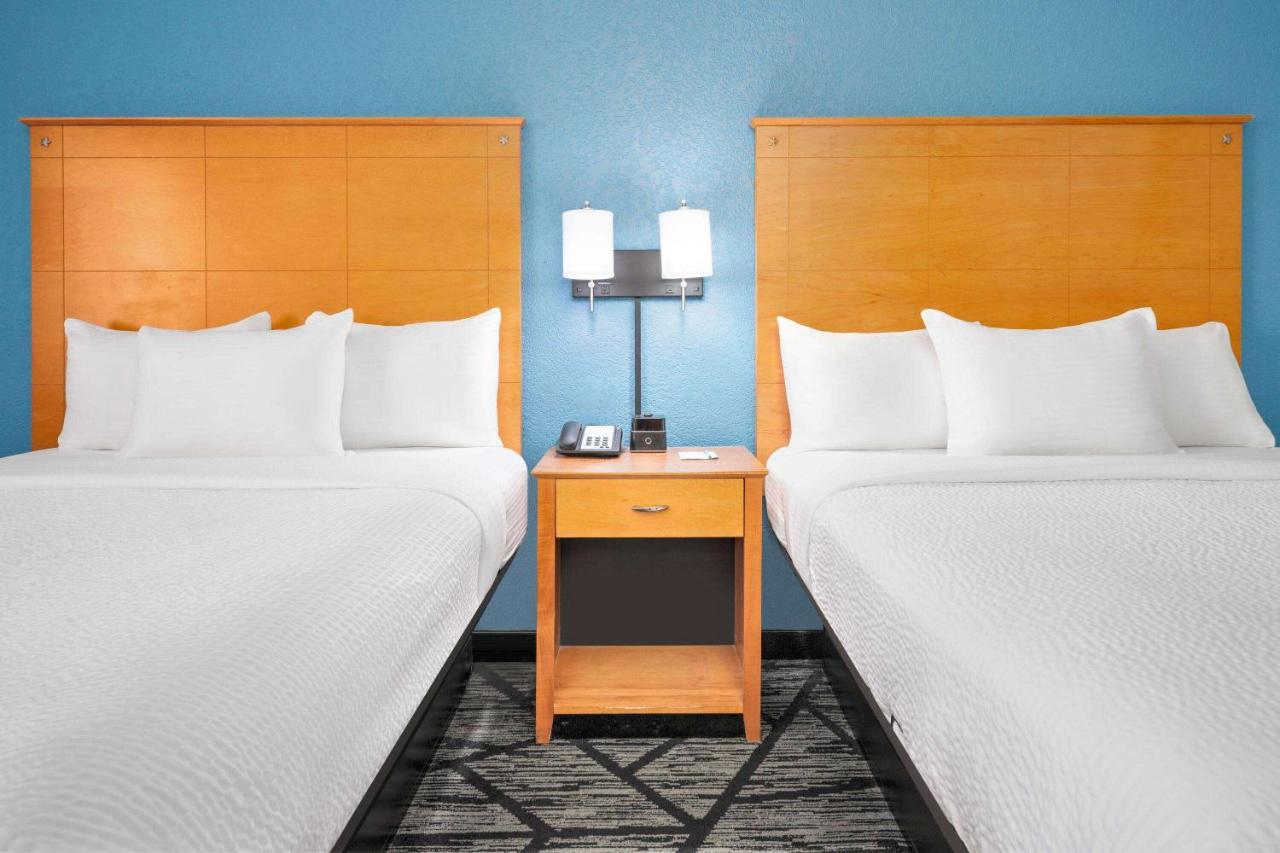 2 Queen Beds, Mobility/Hearing Access Room, Bathtub w/ Grab Bars, Non-Smoking at La Quinta Inn & Suites by Wyndham Alvarado