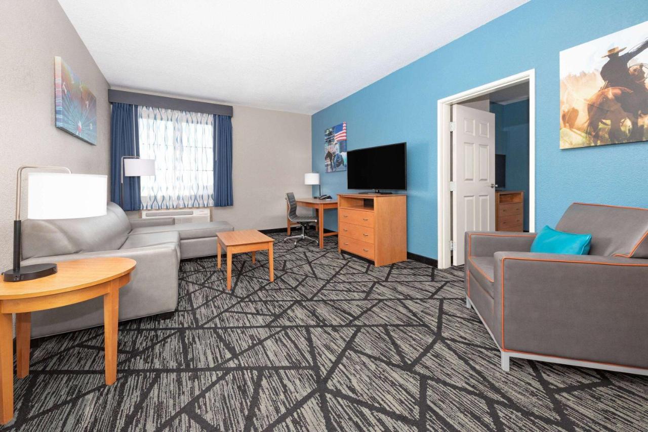 Deluxe Executive King Suite - Non-Smoking at La Quinta Inn & Suites by Wyndham Alvarado