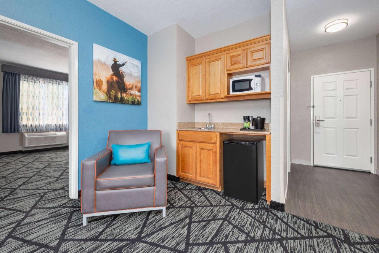 Deluxe Executive King Suite - Non-Smoking at La Quinta Inn & Suites by Wyndham Alvarado