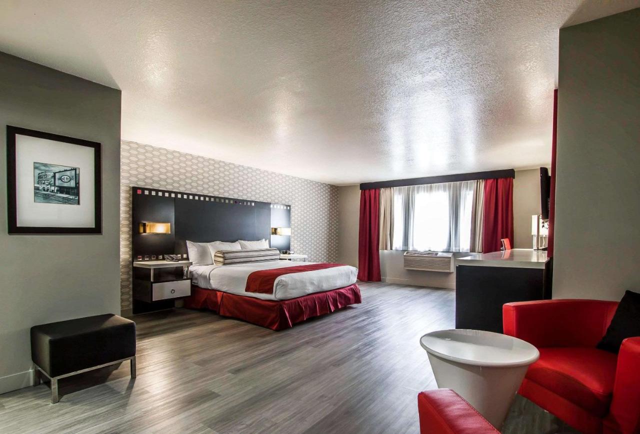 Standard Room, 1 King Bed, Non Smoking at Tilt Hotel Universal/Hollywood, Ascend Hotel Collection