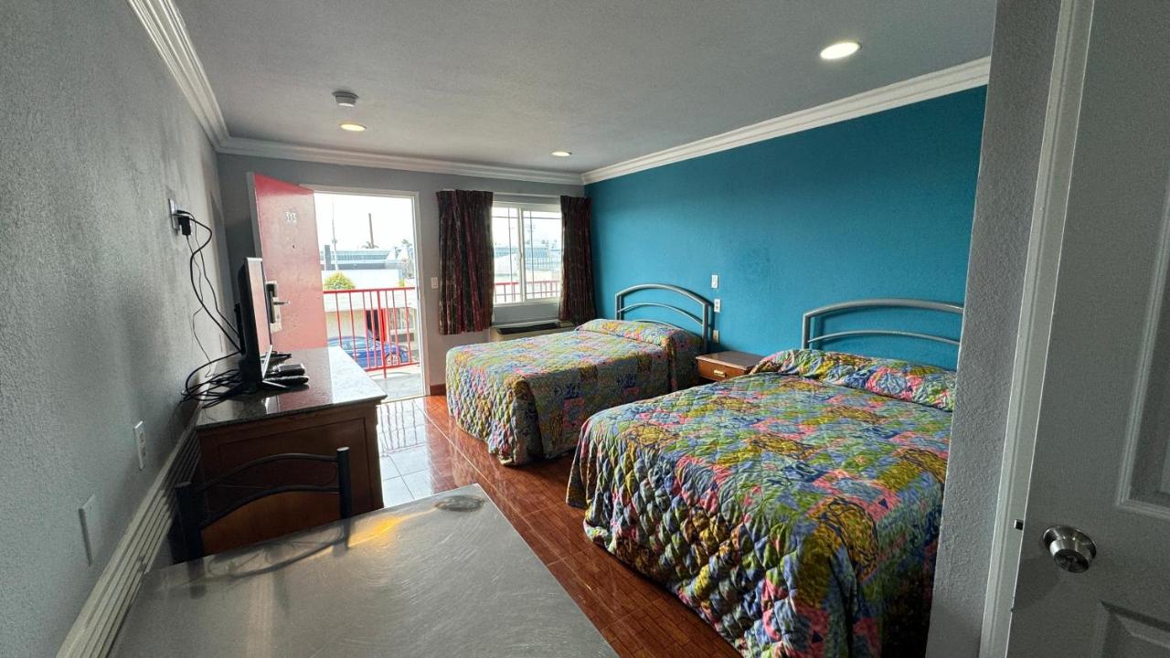  | Hiland Motel