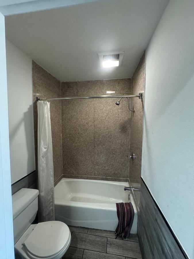  | Hiland Motel