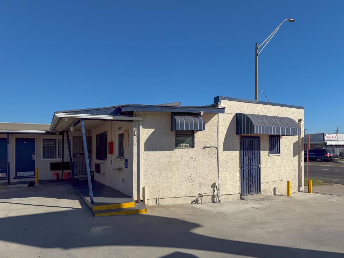  | Hiland Motel