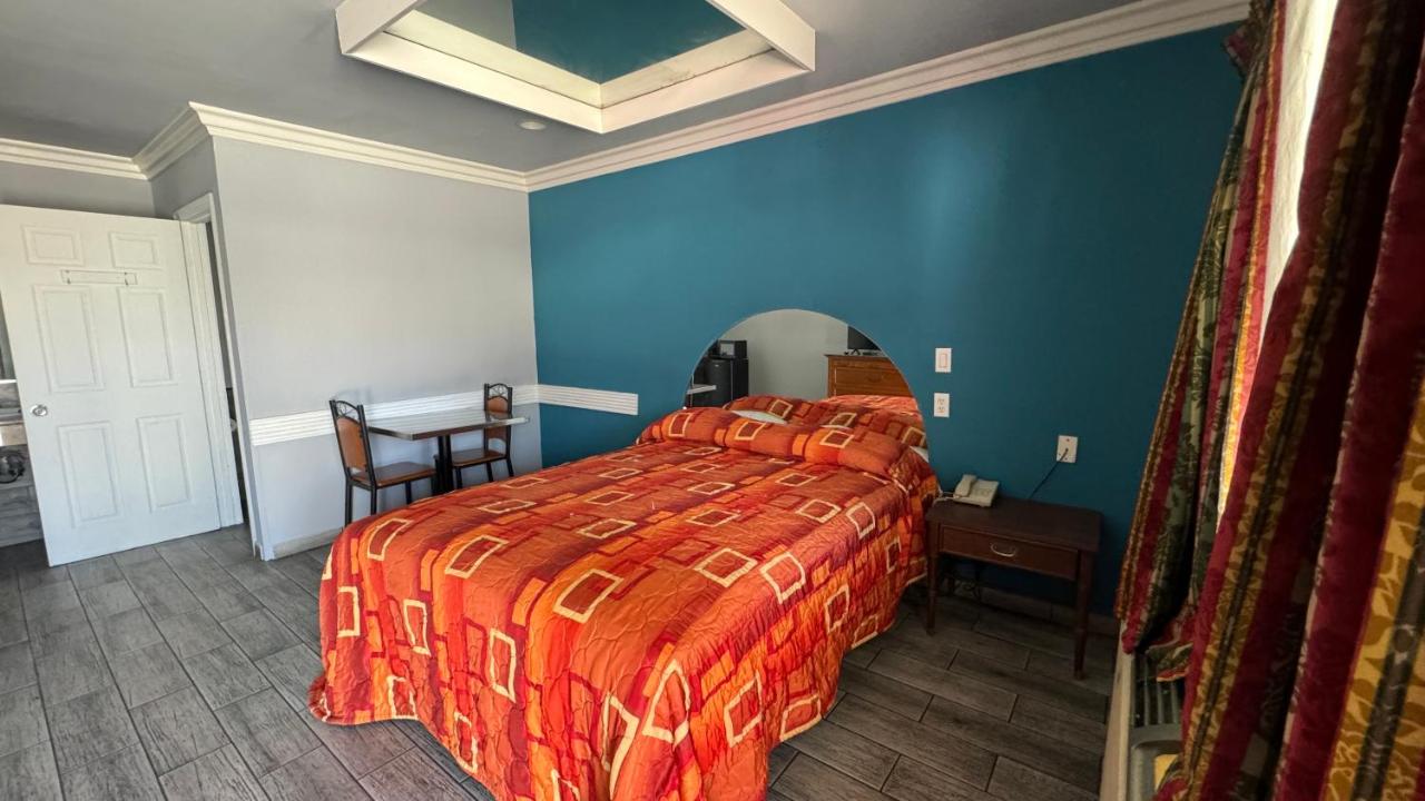  | Hiland Motel