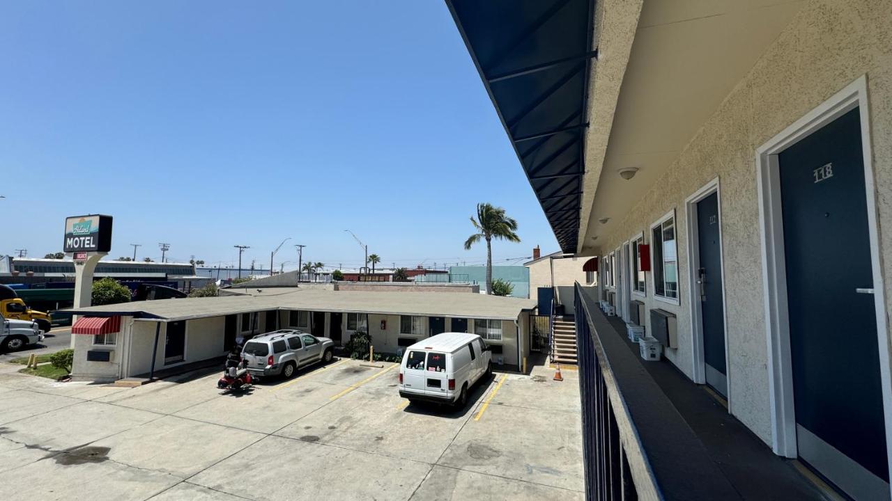  | Hiland Motel