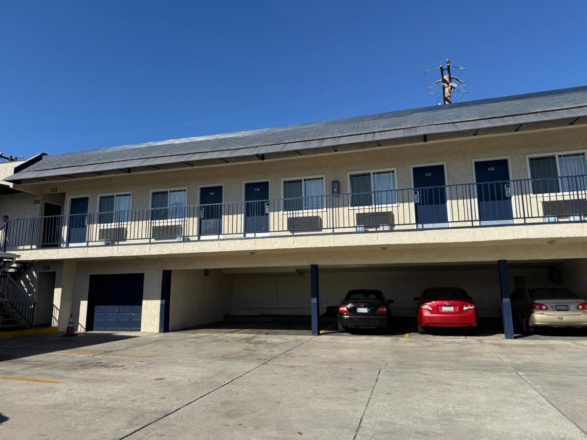  | Hiland Motel