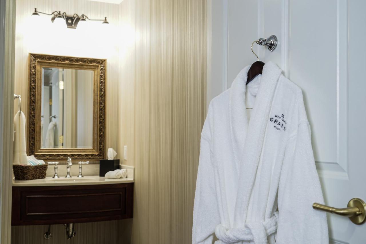 King Suite at The Mount Vernon Grand Hotel