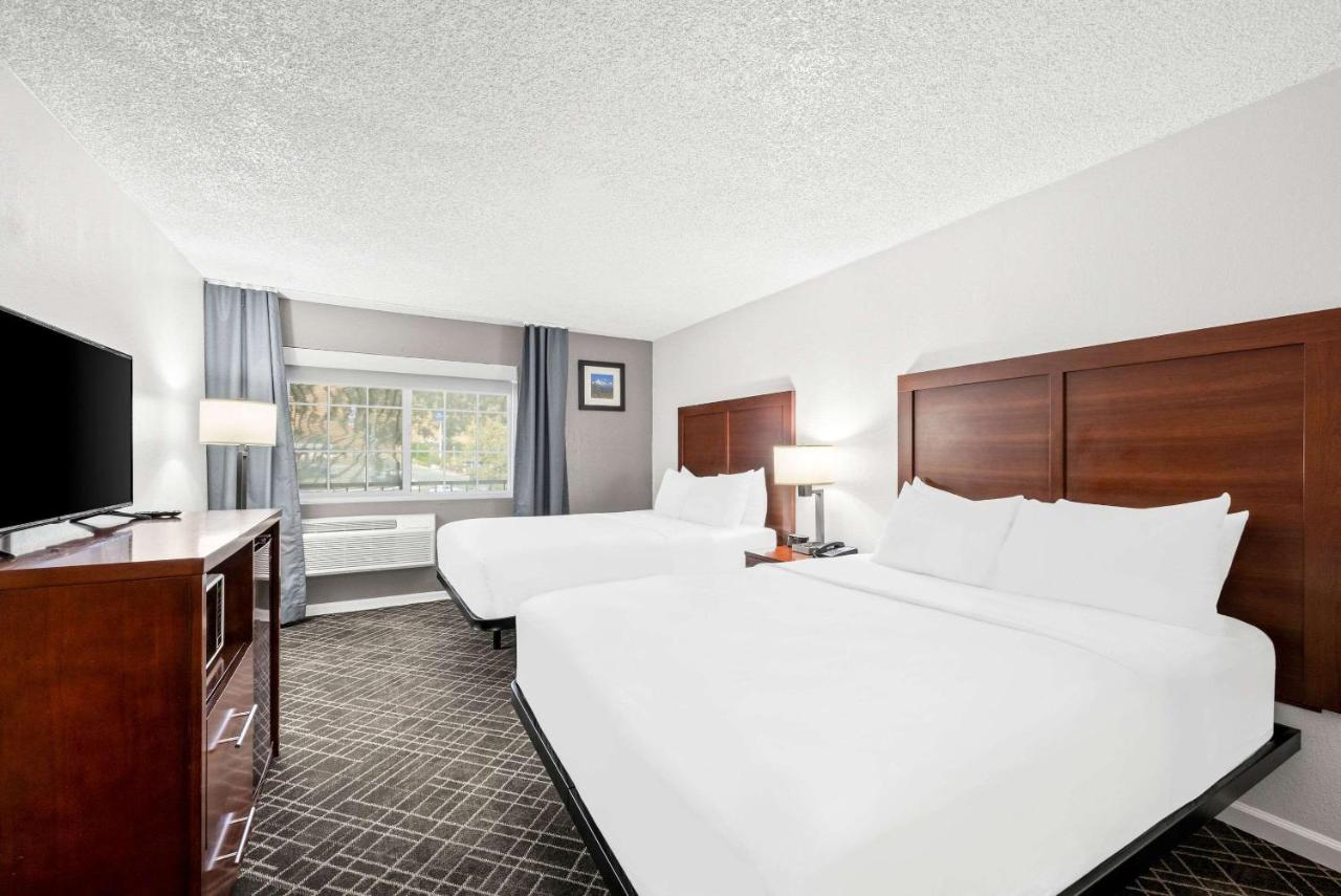 Queen Room with Two Queen Beds - Non-Smoking at Comfort Inn Yreka I-5