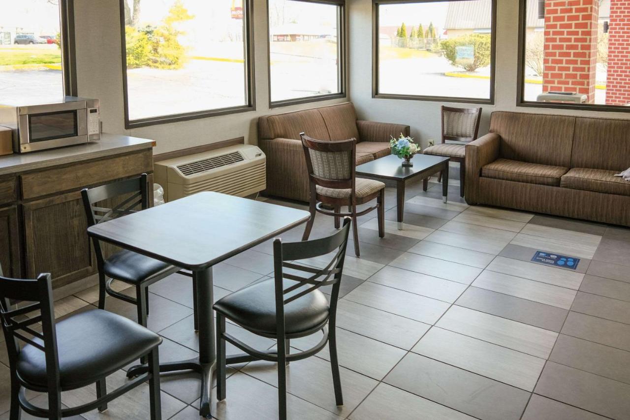  | Econo Lodge Wooster