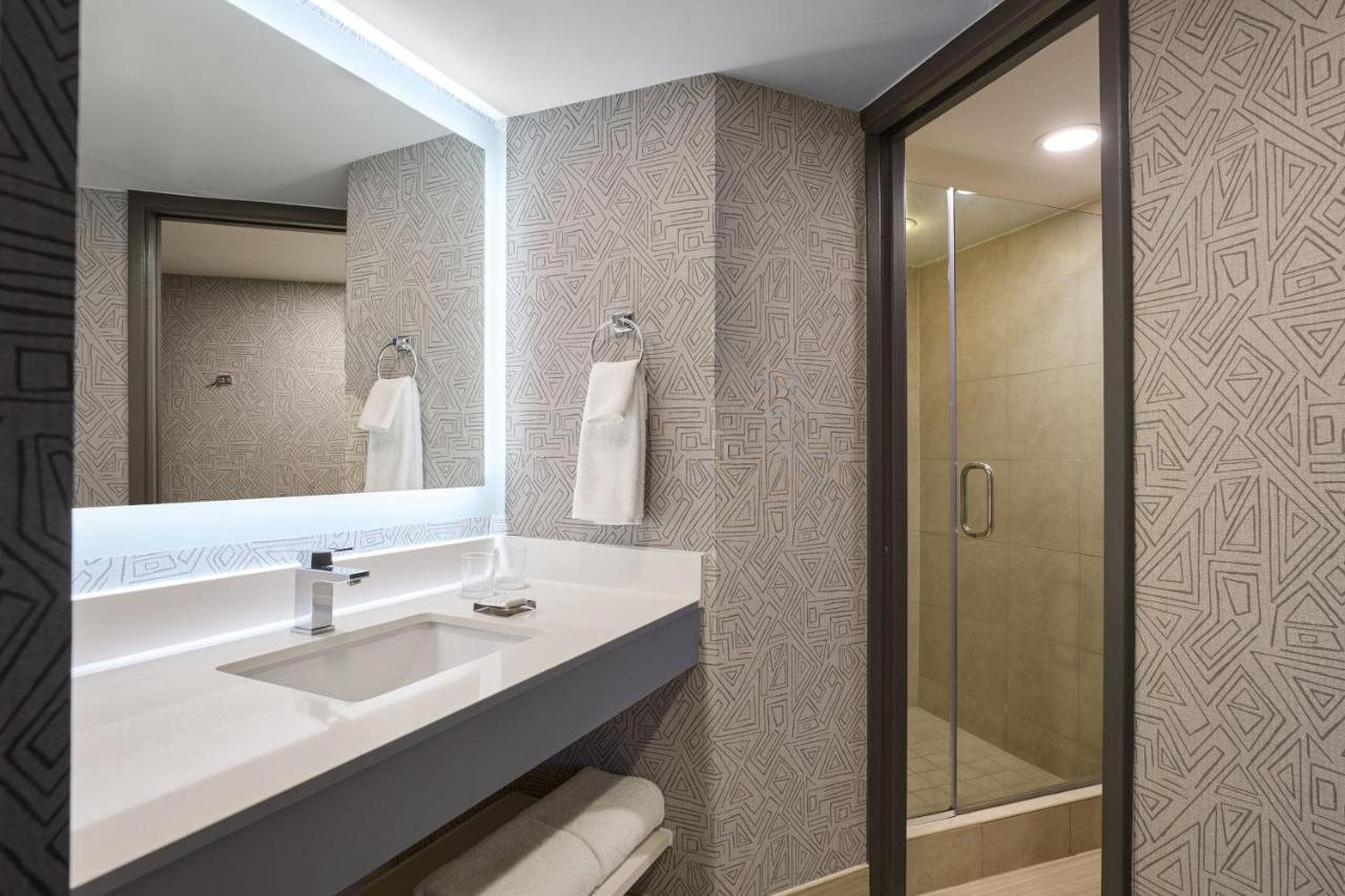 | Phoenix Marriott Resort Tempe at The Buttes