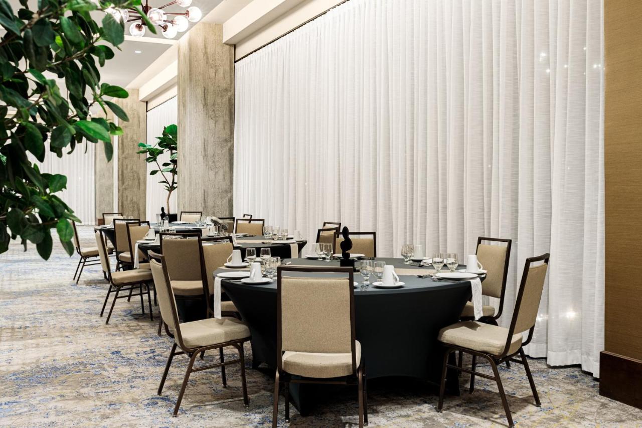 | Holiday Inn and Suites Nashville Broadway