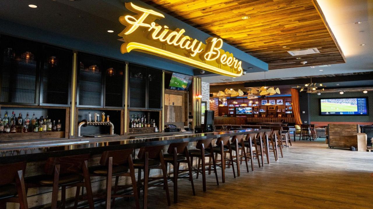 | Holiday Inn and Suites Nashville Broadway