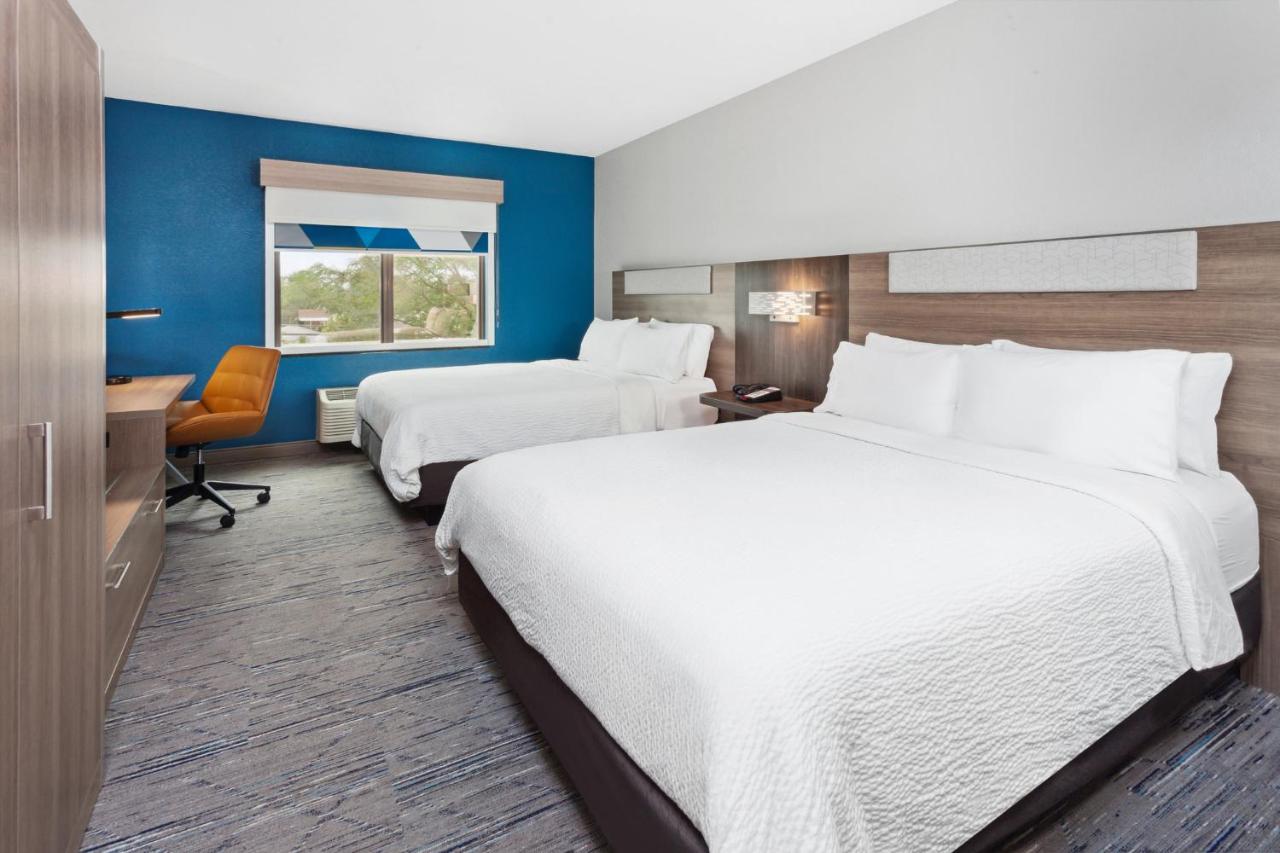 | Holiday Inn Express Cleveland Airport - Brook Park, an IHG Hotel