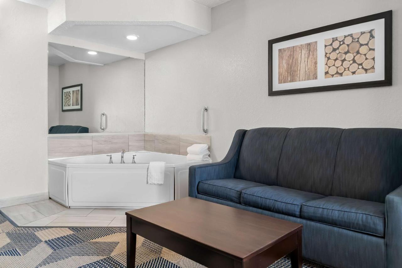 | Best Western Plus Flint Airport Inn & Suites