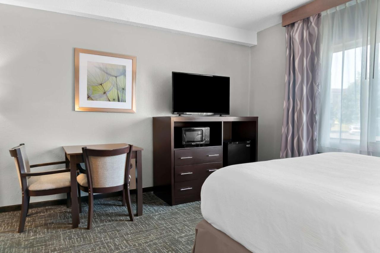 Queen Room - Disability Access at Best Western Plus Flint Airport Inn & Suites