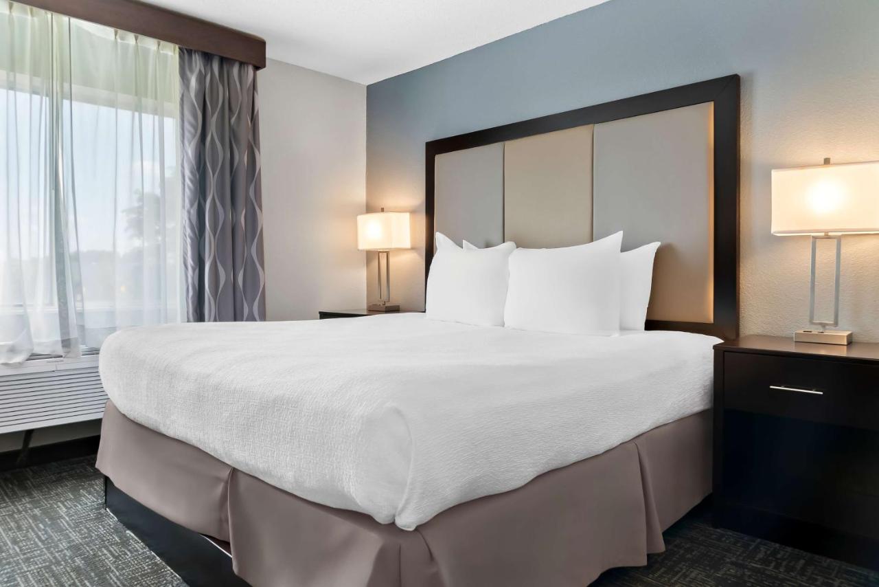 | Best Western Plus Flint Airport Inn & Suites