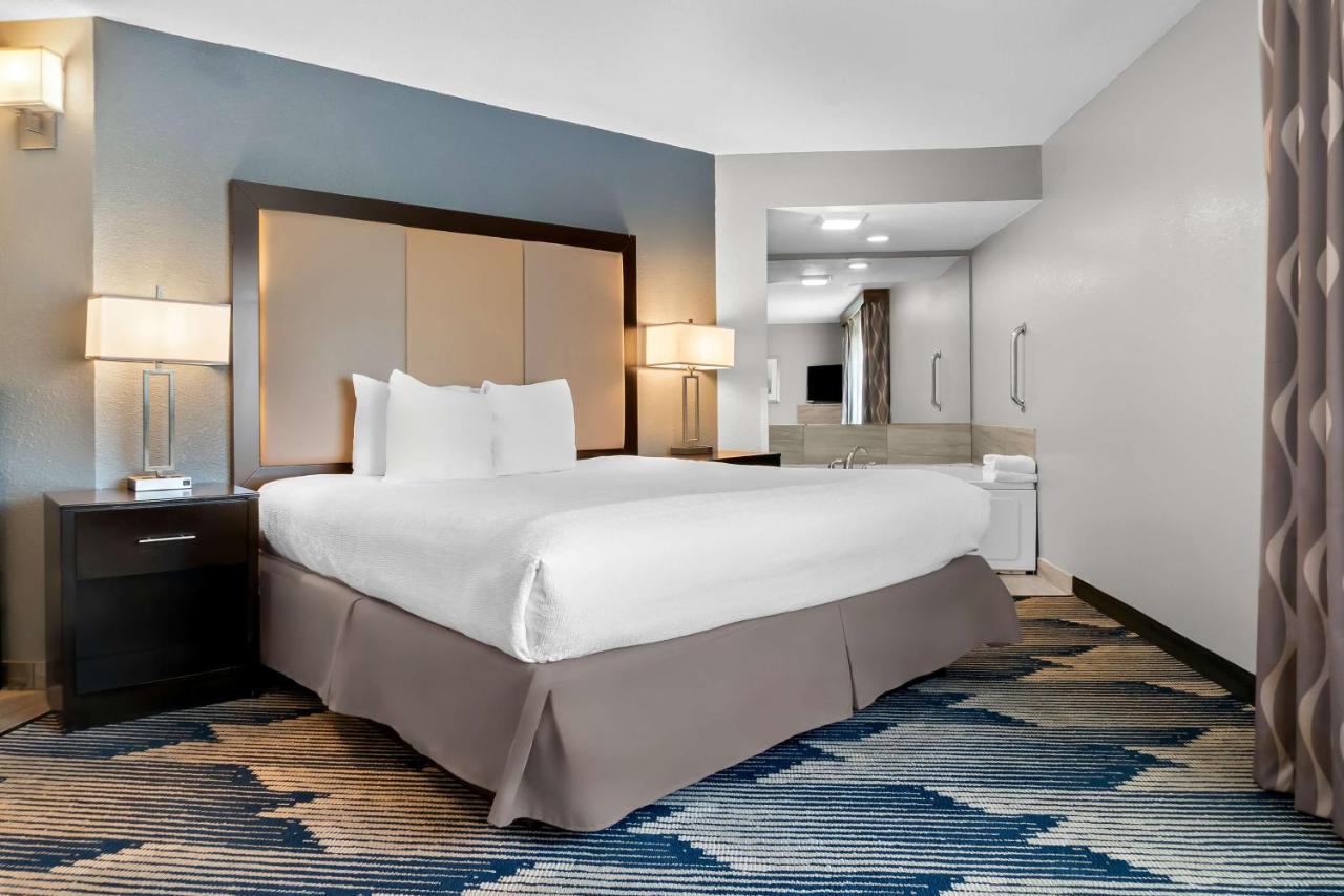 | Best Western Plus Flint Airport Inn & Suites