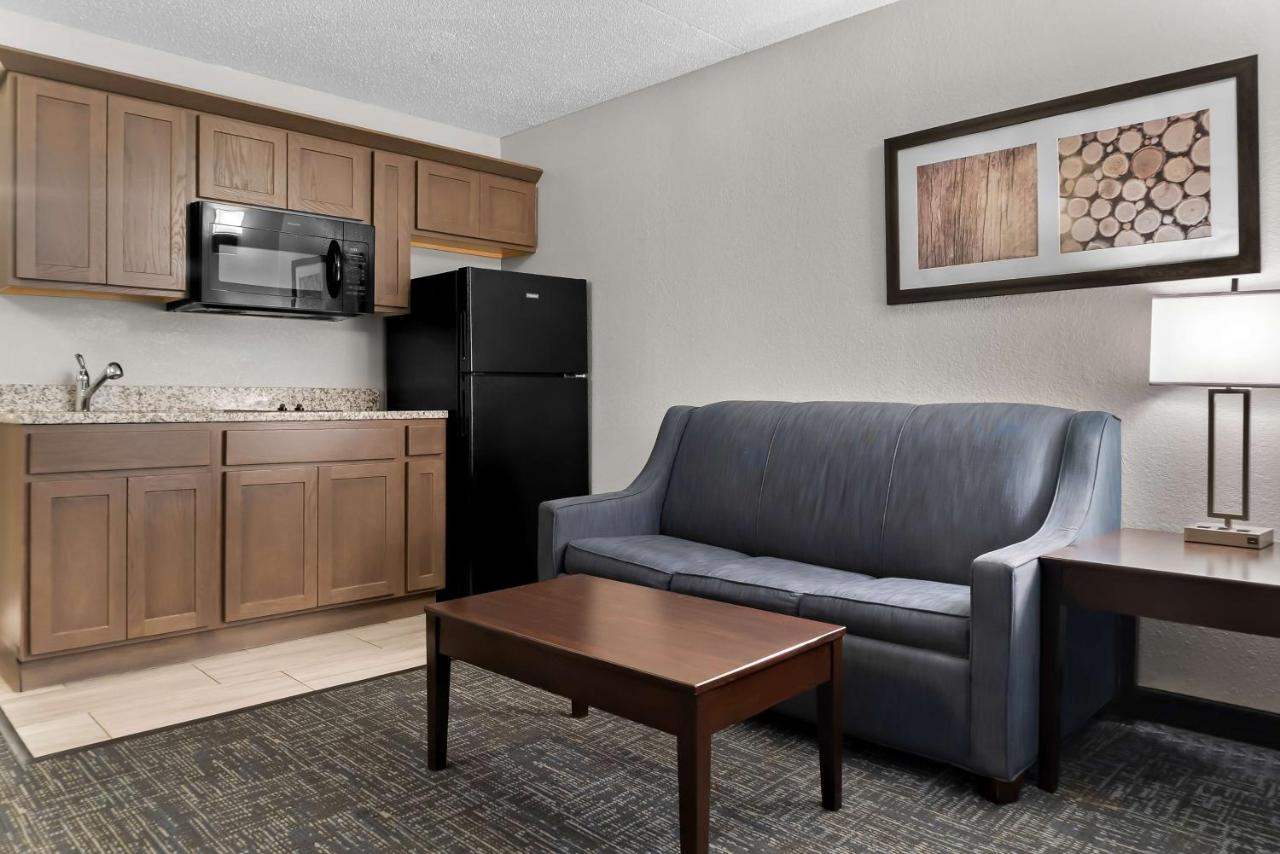 | Best Western Plus Flint Airport Inn & Suites